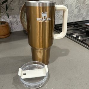 Gold and white Stanley Cup - 40oz - GUC